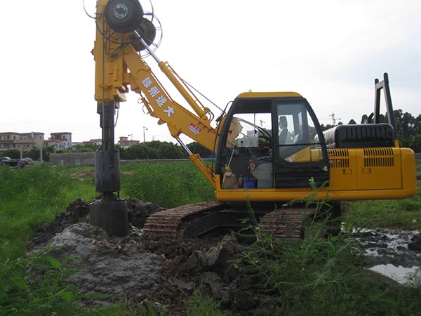 91视频下载网站建筑机械厂生产的履带式旋挖钻